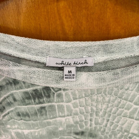 White Birch‎ snake skin top Size Medium Comfy - Picture 4 of 9